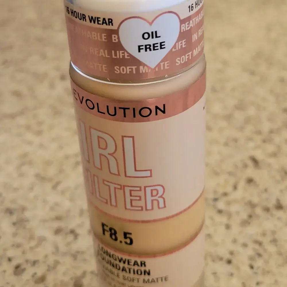 NEW Makeup Revolution F8.5 IRL Filter Longwear Liquid Foundation Soft Matte 16HR
